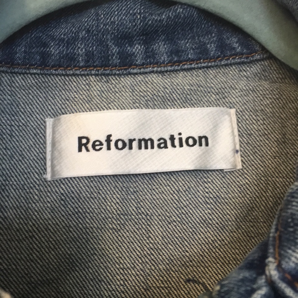 Reformation Dixon Denim Jacket in Sequoia Wash - Picture 7 of 8